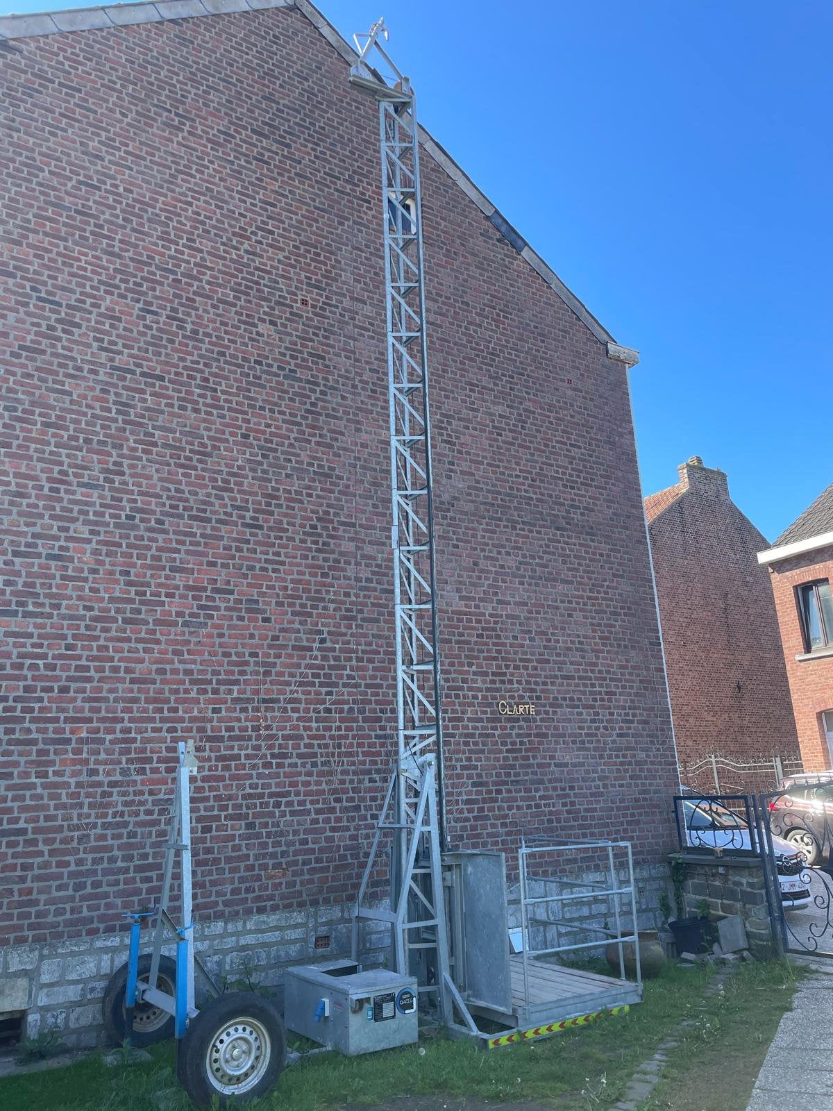 Elektrische bouwlift – 220V – 300 kg – 6,5 m platformhoogte, Ophalen, Zo goed als nieuw, 5 meter of hoger