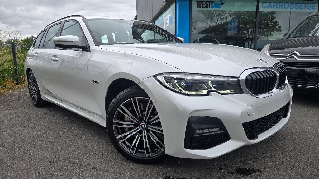 BMW 330 eA TOURING M SPORT X DRIVE, Automaat, 4 cilinders, Wit, Leder