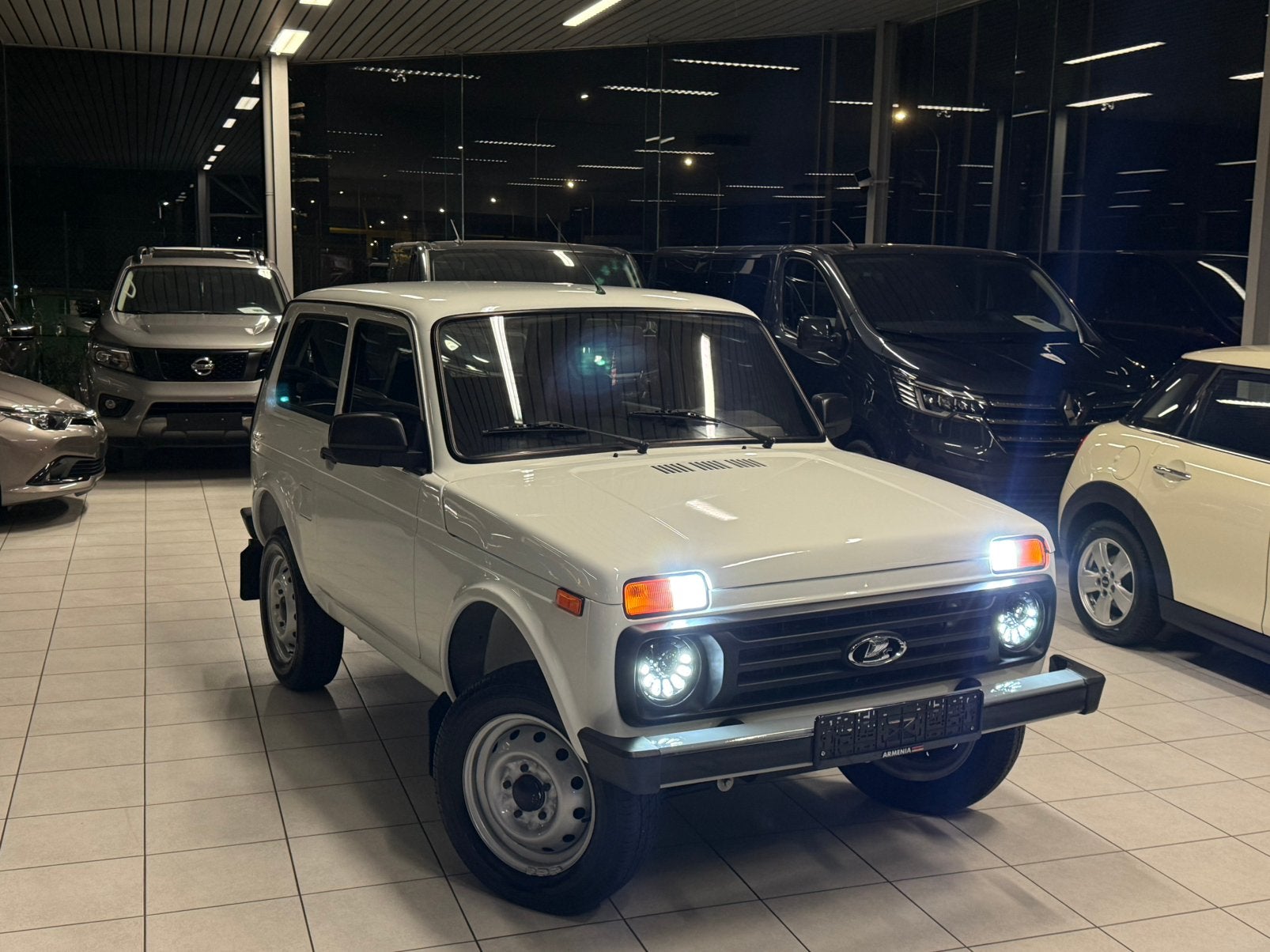 Lada Niva 4x4 2011 – Essence – 92.000 km, Auto's, Euro 5, Niva, Wit, Overige kleuren
