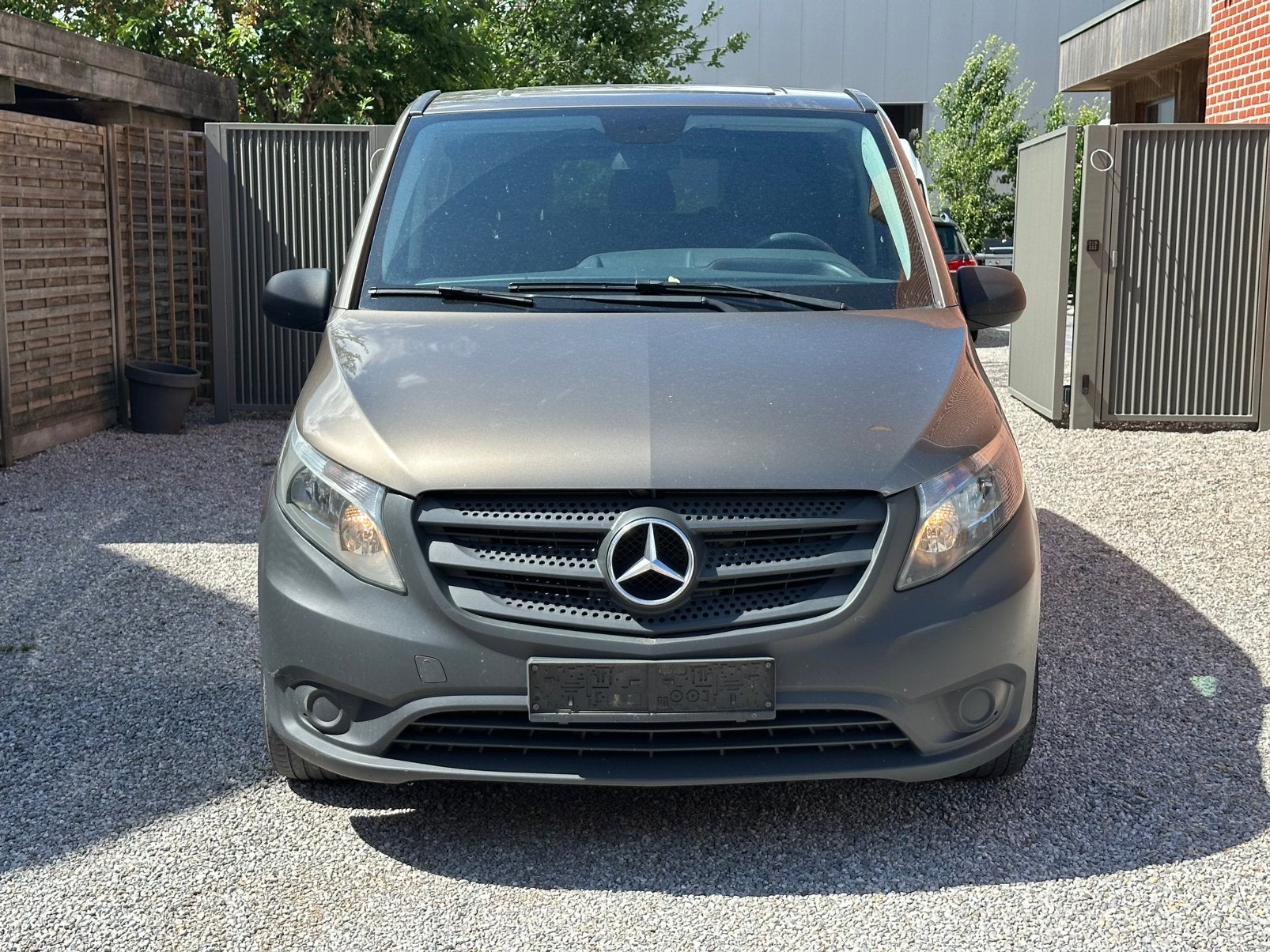 Vito 5 zitplaatsen / automaat / lichte vracht, Zwart, 4 cilinders, Bruin, Mercedes-Benz