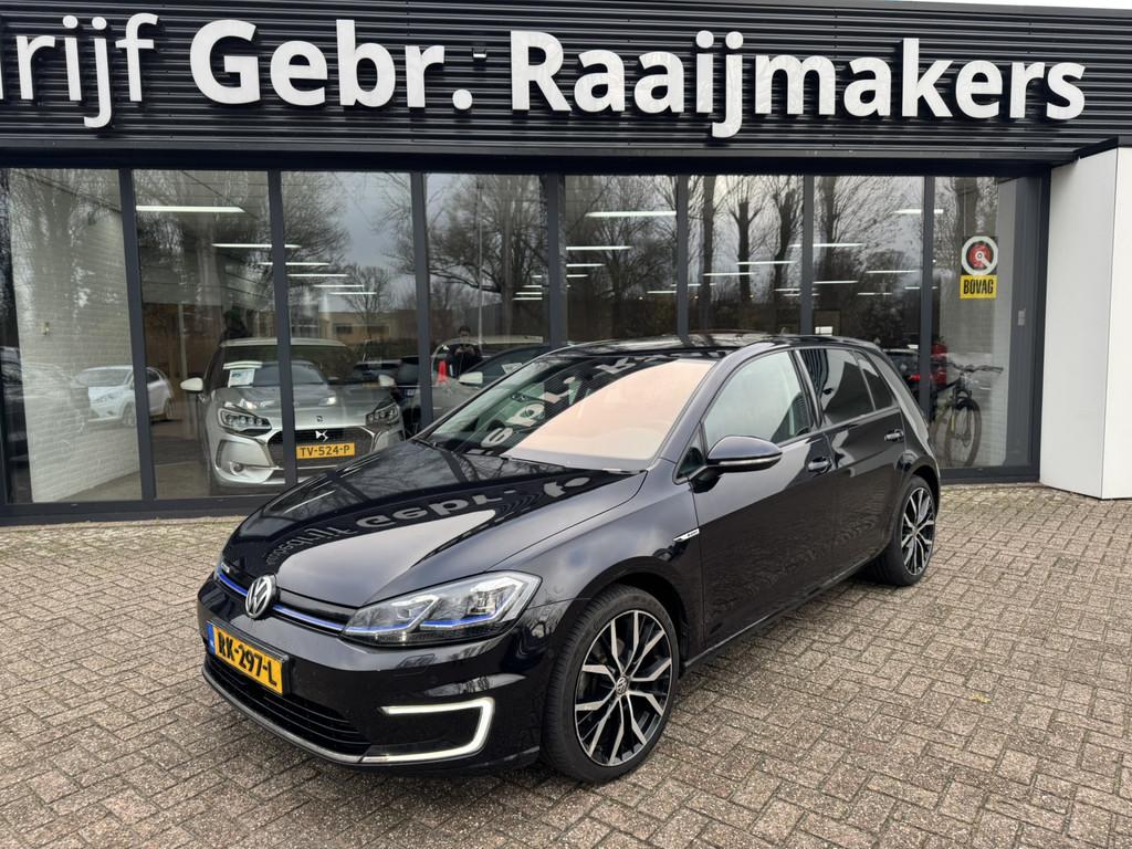 Volkswagen e-Golf *Navigatie*Leder* (bj 2017, automaat), Auto's, Gebruikt, 35 kWh, Zwart, 5 zetels