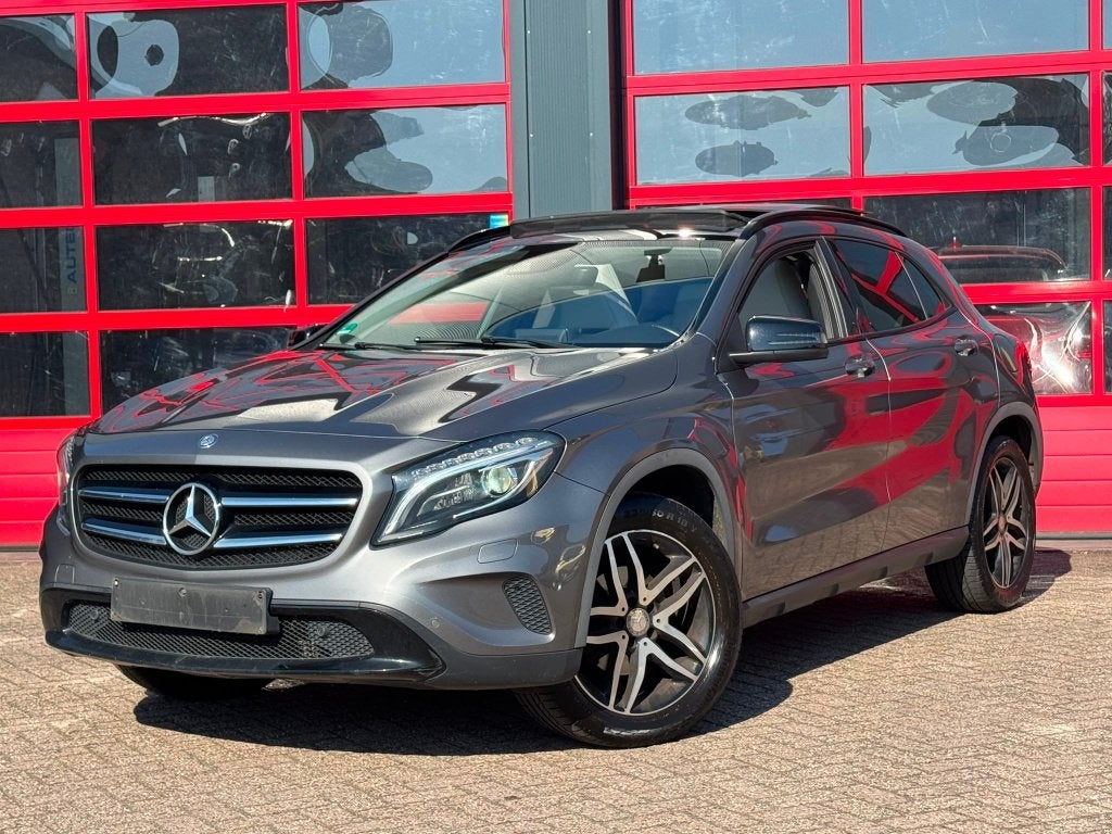 Mercedes-Benz GLA 200 d | Automaat | Panorama | Trekhaak, Autos, Mercedes-Benz, 100 kW, Argent ou Gris, Achat, 5 portes