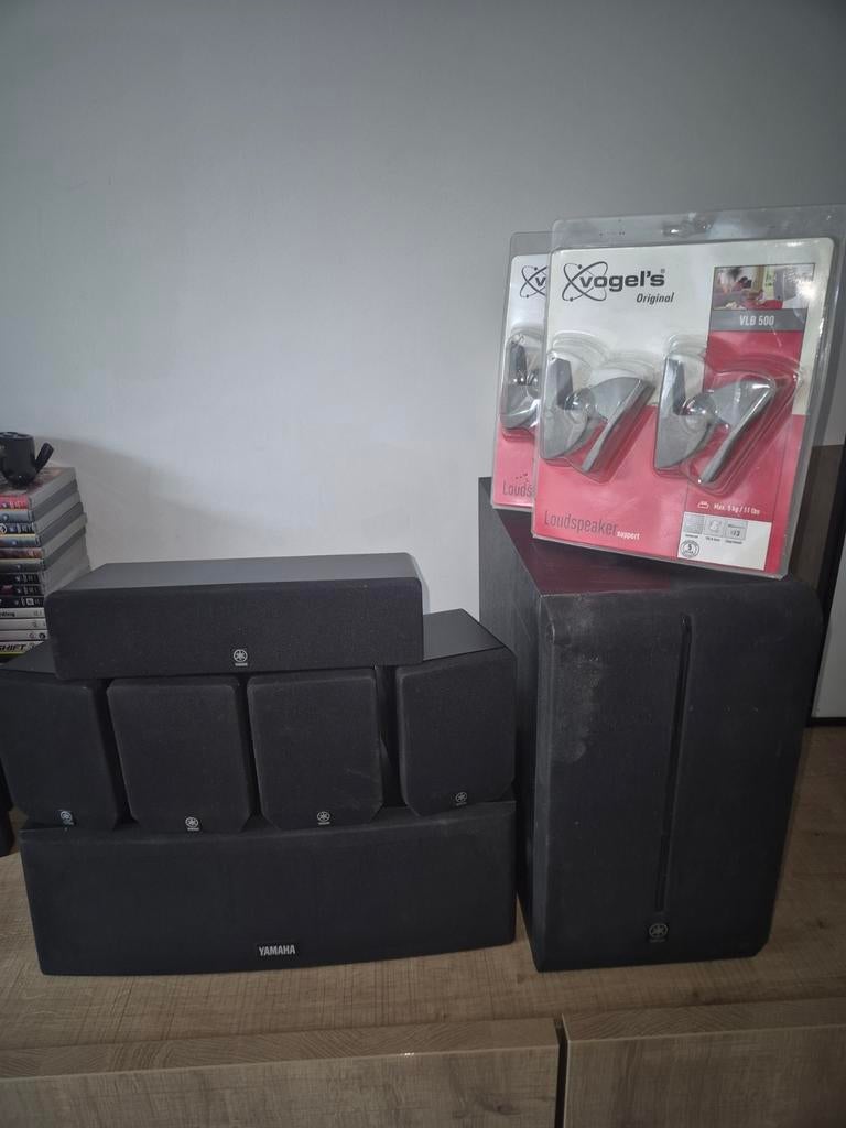 Speakerset Yamaha surround + subwoofer en ophangbeugels, Audio, Tv en Foto, Ophalen