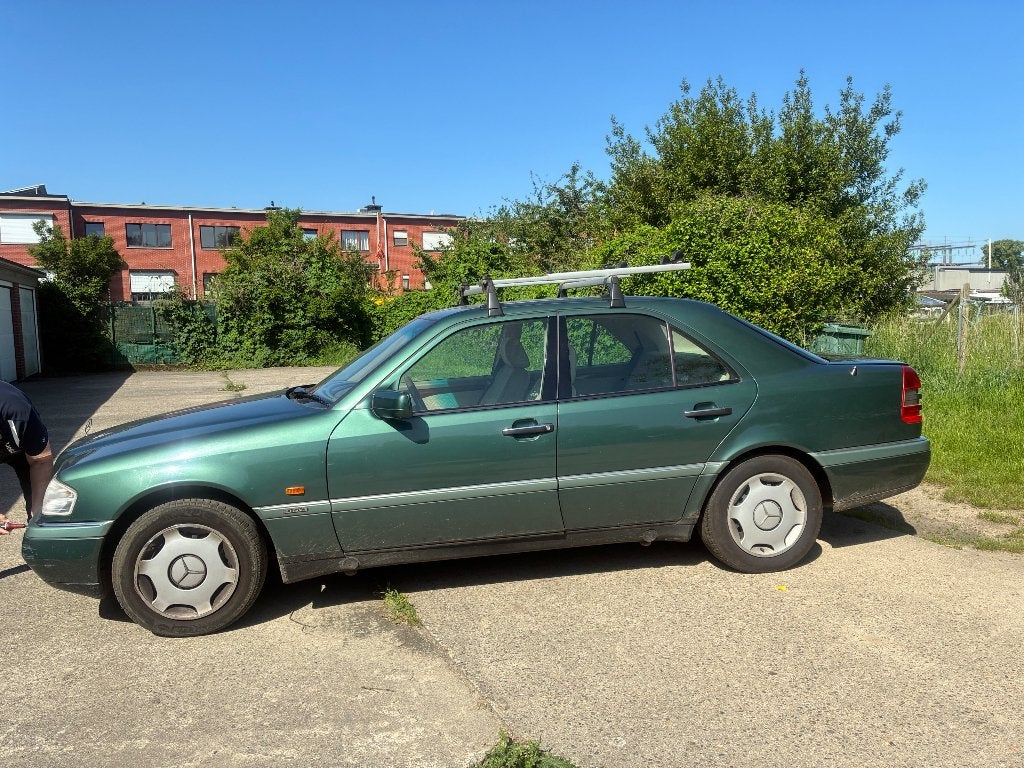 Mercedes C180 Elégance bouwjaar 1994, Autos, Oldtimers & Ancêtres, Particulier, Mercedes-Benz, Essence, Berline, 4 portes, Boîte manuelle