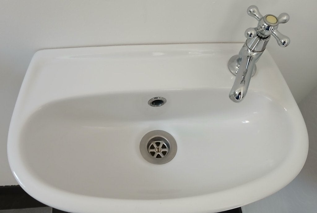 Handwasbakje toilet met kraan en afloop, Ophalen, Gebruikt, Steen, Overige typen