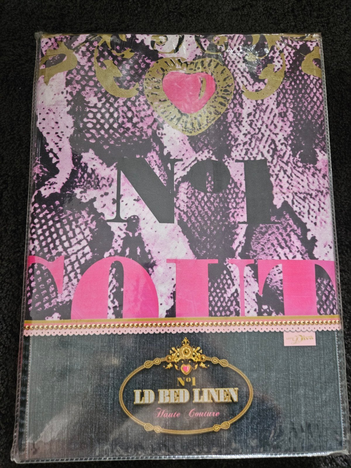 LD Bed Linen Haute, Verzenden