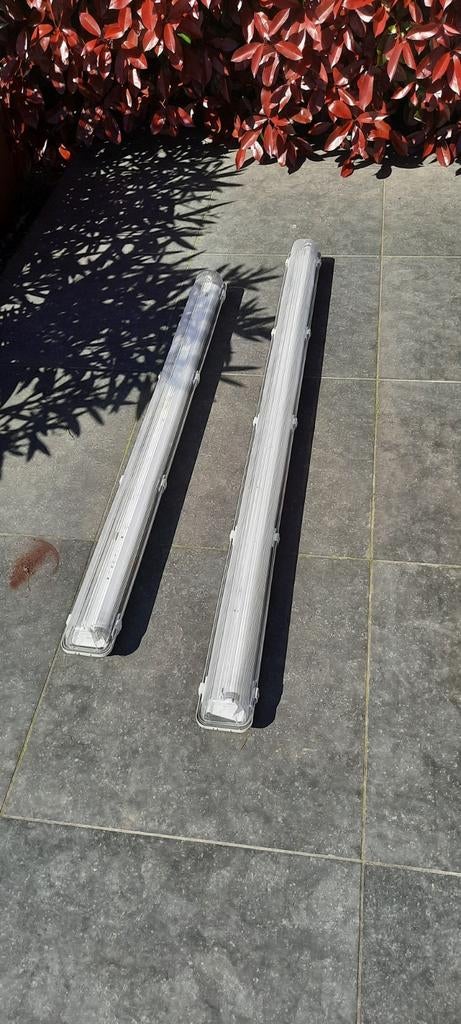 2 lampes TL, Enlèvement