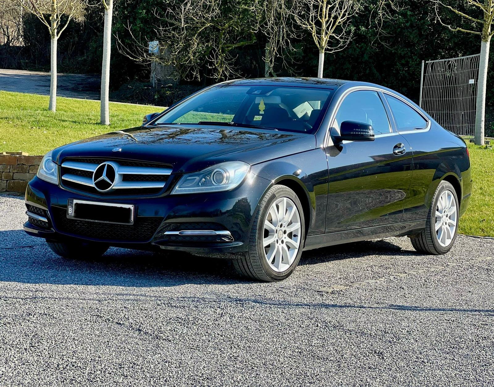Mercedes C180 coupé 2013, superbe etat ,prête à immatriculer, Auto's, Dealer onderhouden, Zwart, Leder, Handgeschakeld