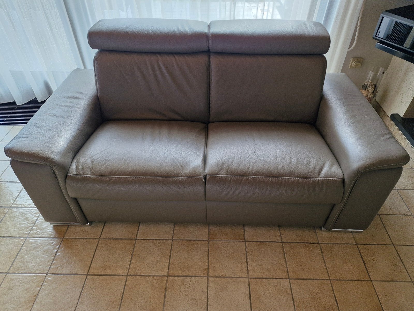 Fauteuil deux places en cuir, Maison & Meubles, 75 à 100 cm, Comme neuf, Enlèvement, Hedendaags