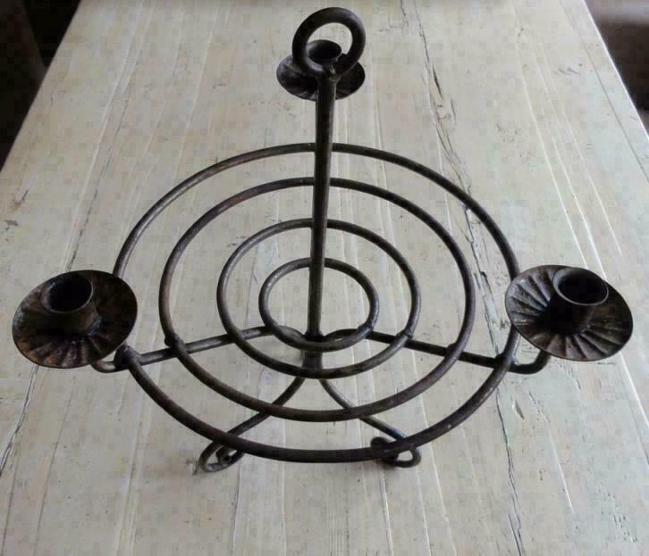 Verweerde ijzeren kandelaar, Maison & Meubles, Accessoires pour la Maison | Bougeoirs & Bougies, Utilisé, Chandelier, 25 à 50 cm