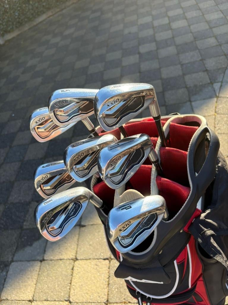 XXIO Forged ijzerset 4-A (8 st) graphite stiff–rechtshandig, Sport en Fitness, Golf, Ophalen, Gebruikt, Set, Overige merken