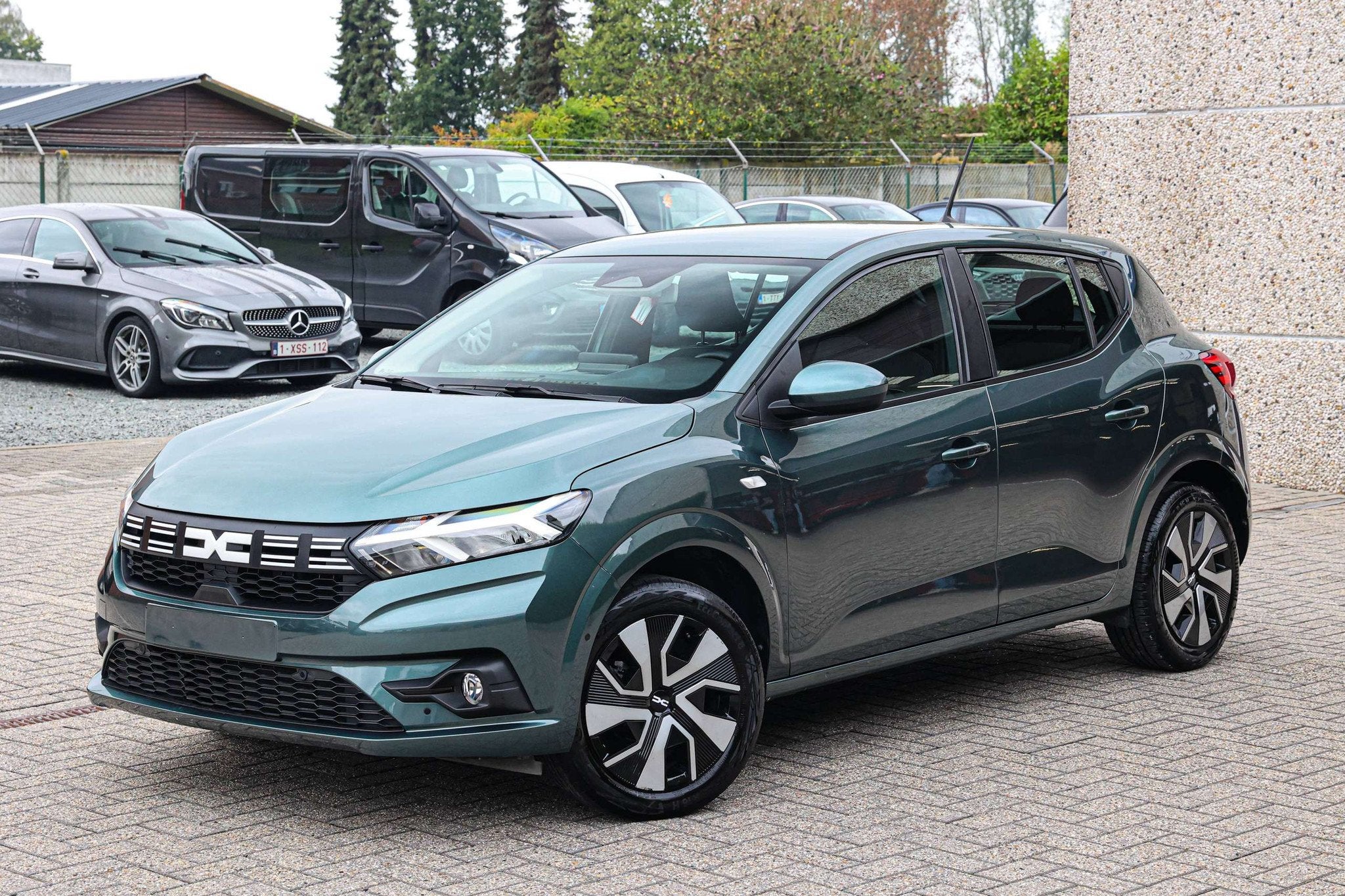 Dacia Sandero EXPRESSION-UITVOERING*NAVIGATIE*ACHTERUITRIJCA, Auto's, Voorwielaandrijving, Stof, Gebruikt, 91 pk