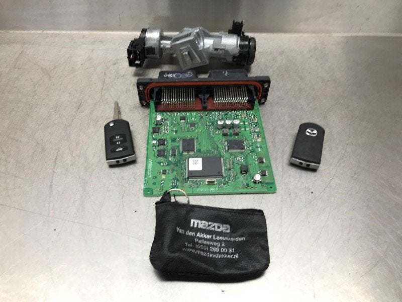 ORDINATEUR GESTION COMMUTATEUR ALLUMAGE Mazda, Dhr. M. Roggen, Mazda, Stadsweg 37 37
9917 PV  WIRDUM GR., NL, Utilisé