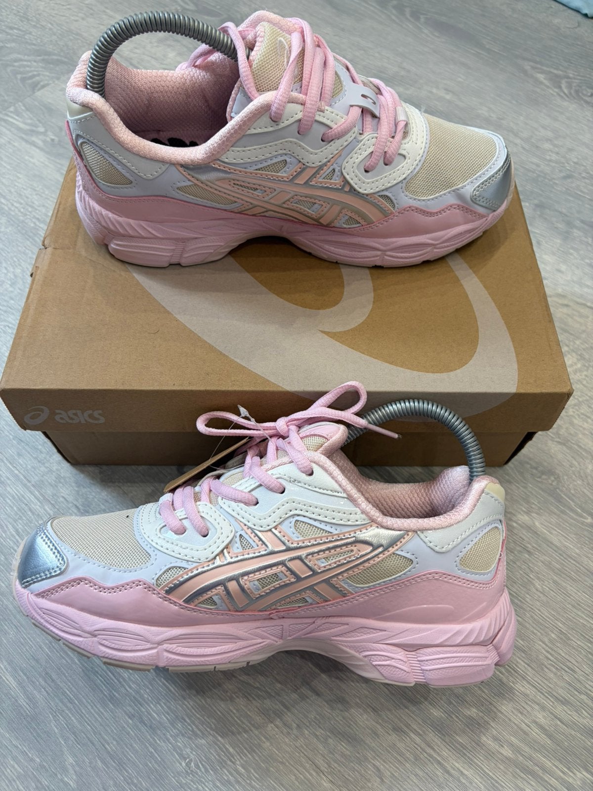 Paire d’asics rose taille 39, Sport en Fitness, Loopsport en Atletiek, Overige typen, Nieuw, Ophalen of Verzenden, Overige sporten