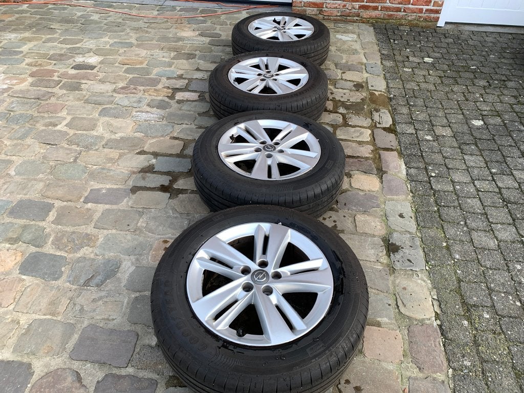 Velgen + banden OPEL grandland/PEUGEOT 3008, Auto-onderdelen, Ophalen, Banden en Velgen, 17 inch, Winterbanden
