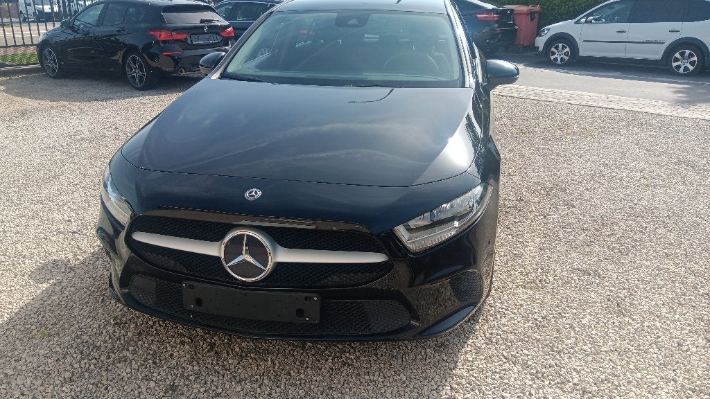 MERCEDES A180D - 19 DUIM VELGEN - GARANTIE, Auto's, Voorwielaandrijving, Stof, Euro 6, Zwart