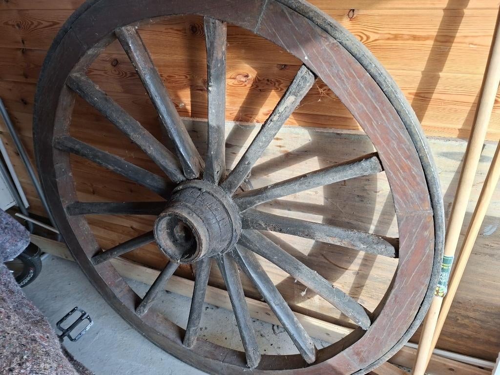 Superbe roue de charrette en bois, Antiquités & Art, Enlèvement