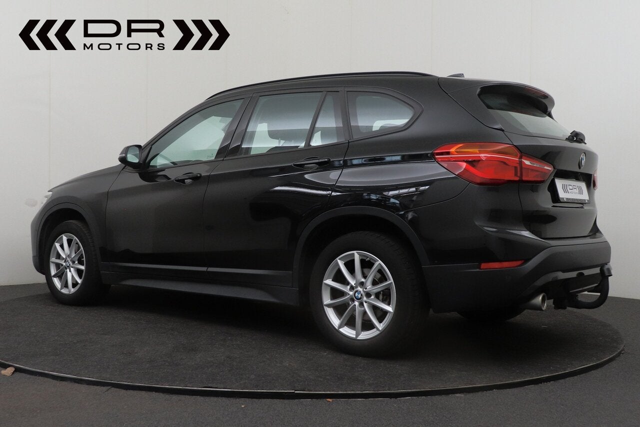 BMW X1 18D AUTOMAAT - LEDER - VERW ZETELS - TREKHAAK, Autos, BMW, Achat, Euro 6, Entreprise, 0 kg