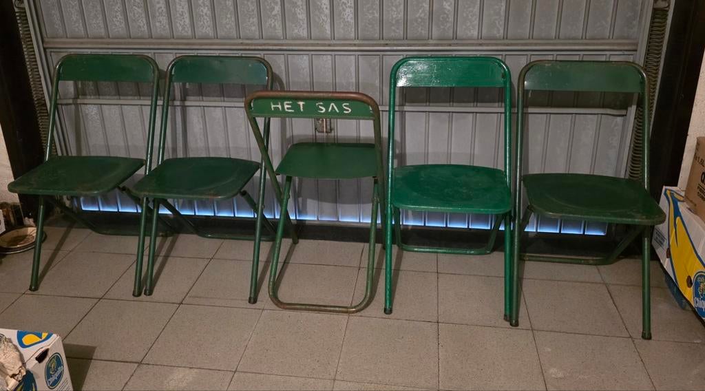 5 oude metalen stoelen van brouwerij Het Sas, Verzamelen, Ophalen