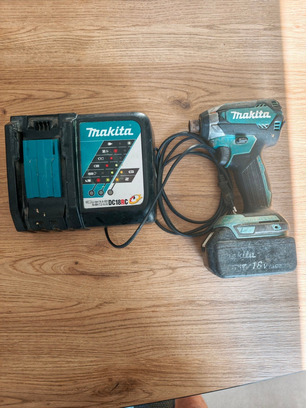 Makita 18V Slagschroevendraaier Set (Koolborstelloos) + 5.0A, Doe-het-zelf en Bouw, Ophalen of Verzenden, Gebruikt, Boor- en Schroefmachine