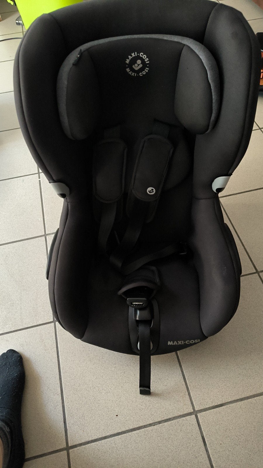Nette Maxi-Cosi Autostoel (Zwart) – 90° Draaibaar, Ophalen, Maxi-Cosi, Slaapstand, Autogordel