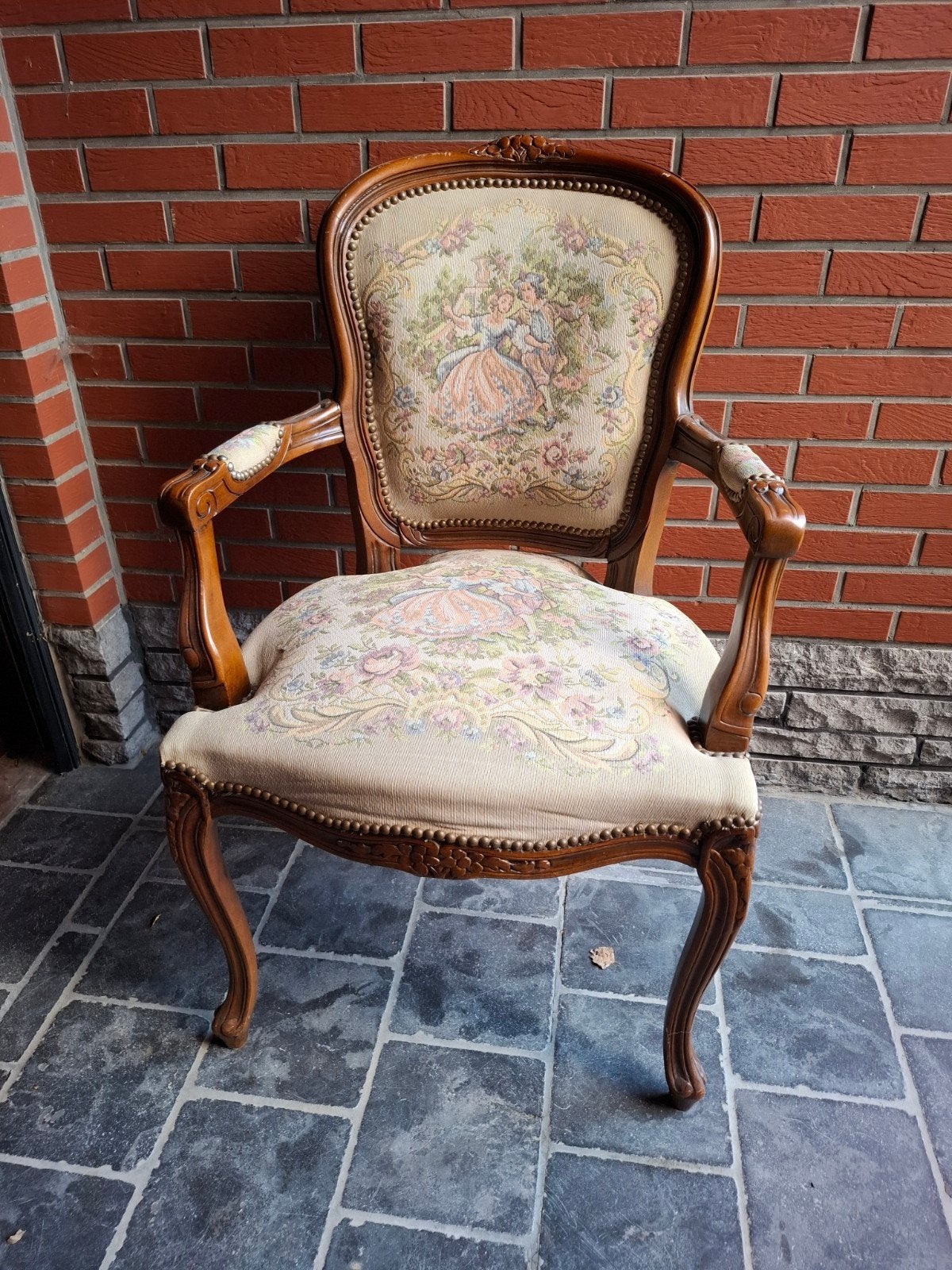 Fauteuil style Louis XV – Tapisserie décor galant, Antiquités & Art, Enlèvement