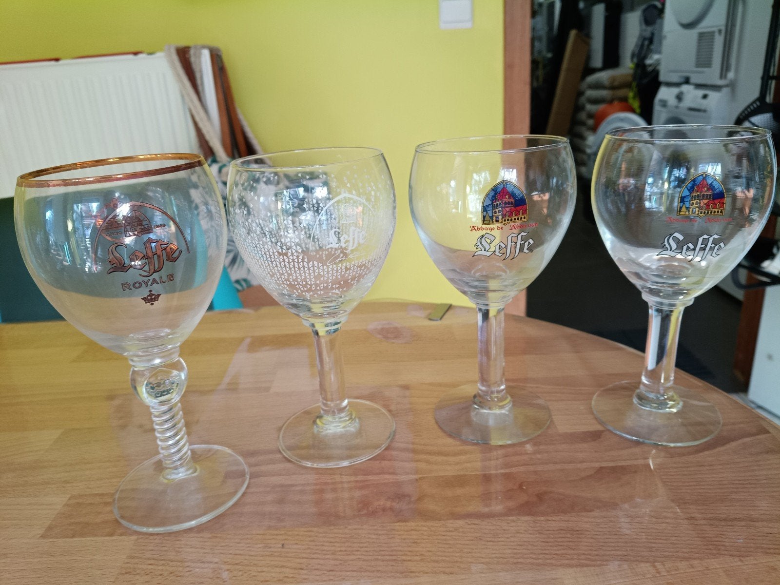 4 Leffe glazen, Verzamelen, Ophalen, Zo goed als nieuw, Bierglas