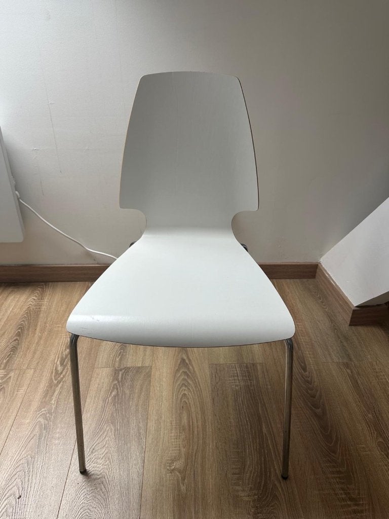 2 witte stoelen, Ophalen, Twee, Wit, Zo goed als nieuw