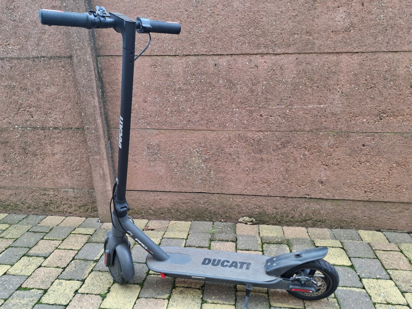 step Ducati, Fietsen en Brommers, Ophalen, Zo goed als nieuw, Elektrische step (E-scooter), Ducati
