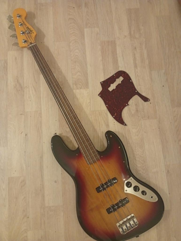 Jazzbass Squier Classic vibe 60 fretless, Musique & Instruments, Instruments à corde | Guitares | Basses, Enlèvement, Comme neuf