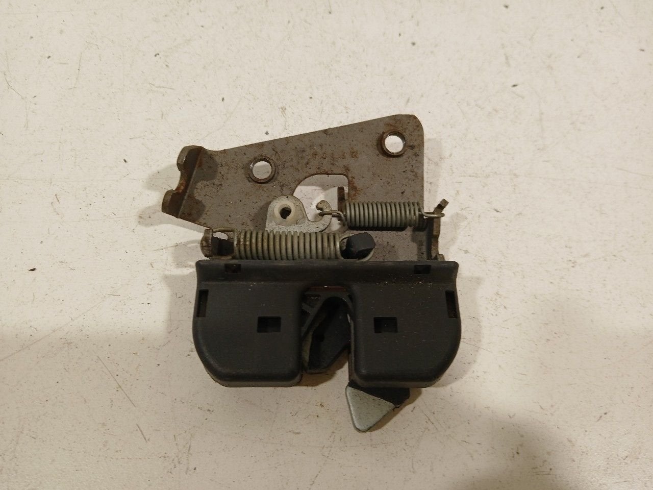 Slot mechaniek kofferdeksel achterklep BMW 6 serie, Onderdelen@venauto.nl, Van der Ven Autorecycling B.V., Gebruikt, Ettenseweg 76, 4706 PB Roosendaal, The Netherlands