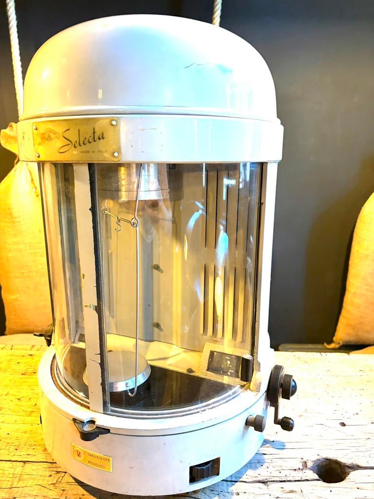 Laboratorium weegschaal jaren ‘60 H 55cm, Ophalen