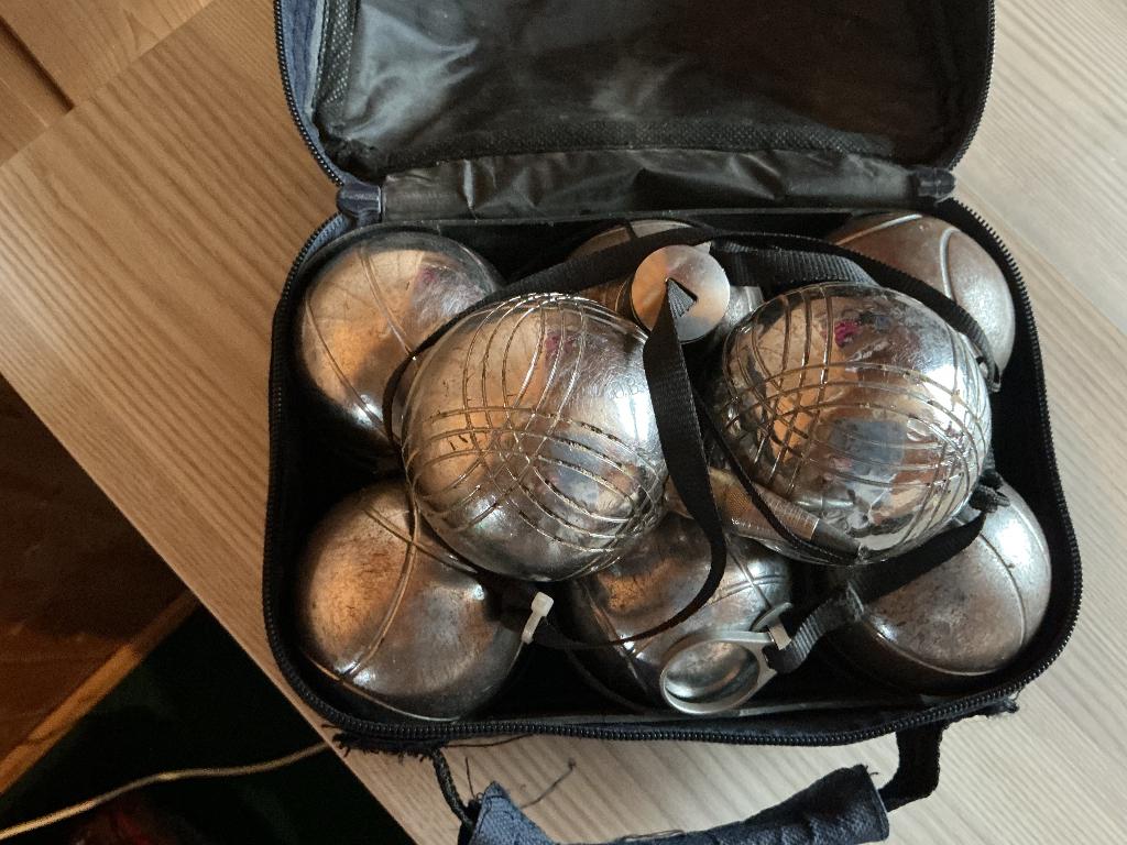 Kit de pétanque Obut - Comprend un lance-balles magnétique, Sports & Fitness, Bowling, Sac, Enlèvement
