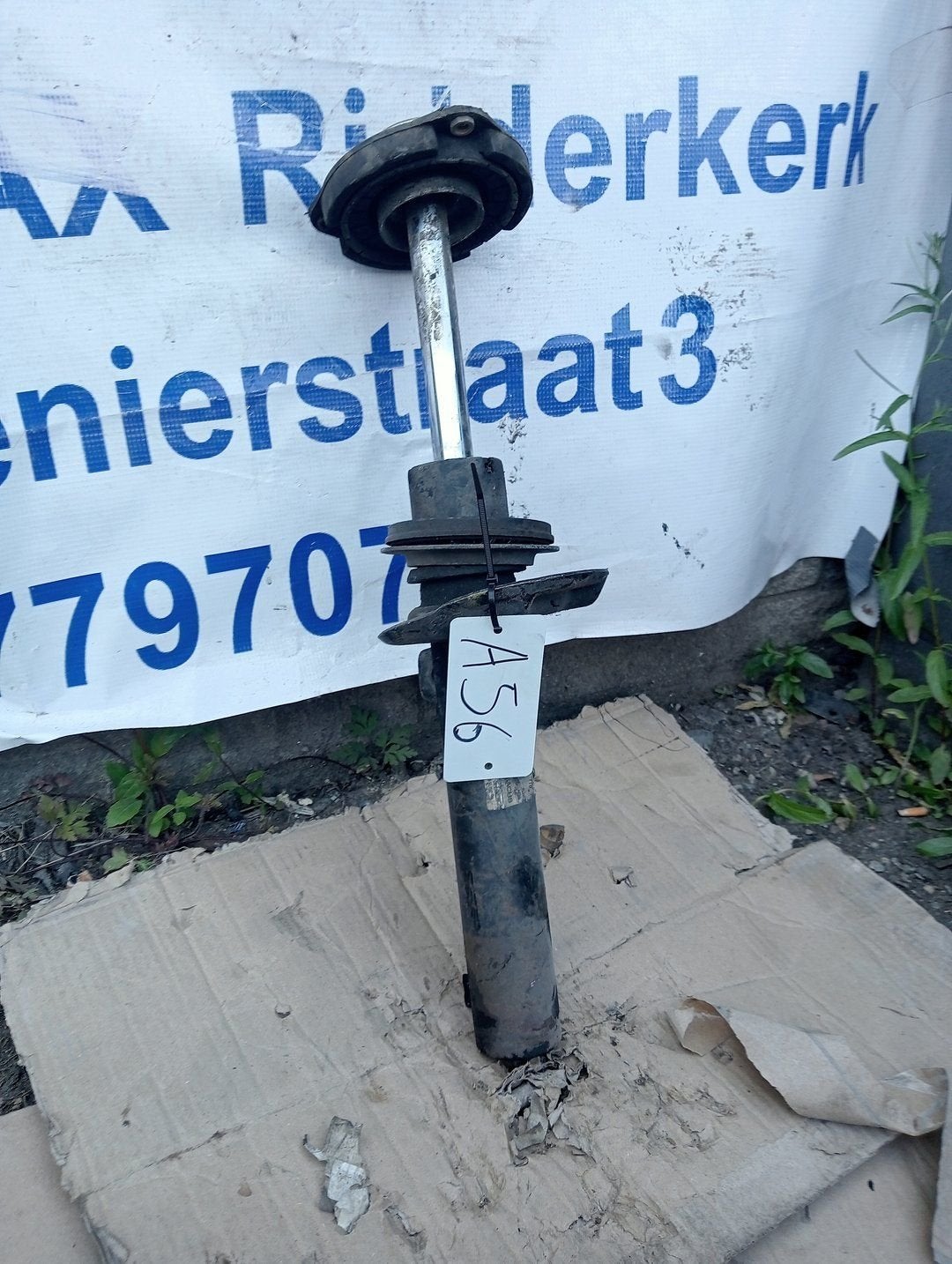 VW Passat LS of RS schokdemper voor 824904001778, Volkswagen, -, Utilisé, -