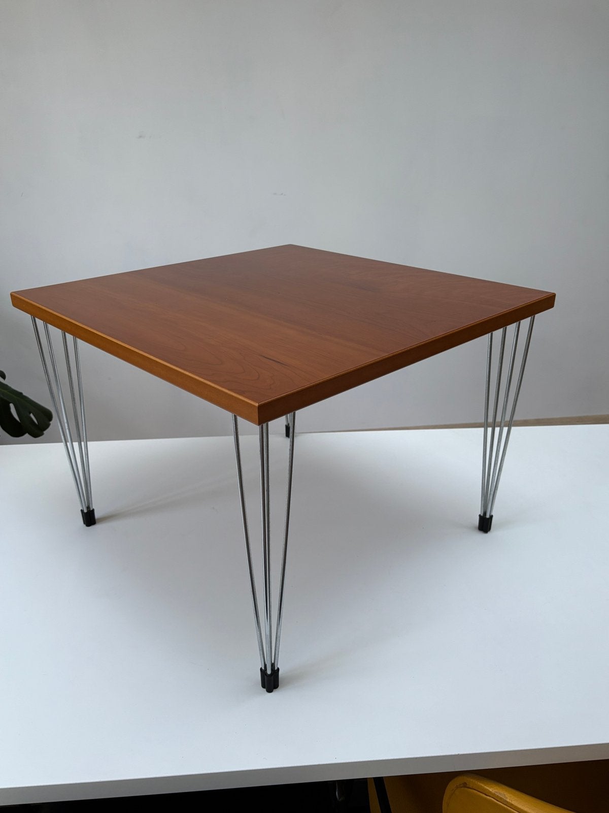 Originele pin age bijzettafel arne jacobsen fritz hansen, Ophalen, Zo goed als nieuw