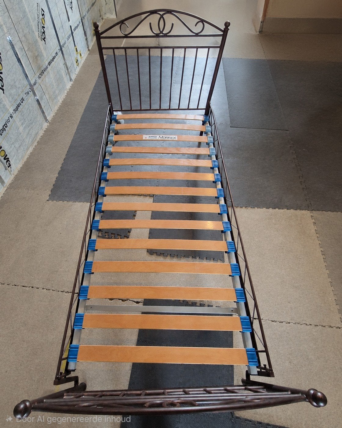 Decoratief metalen eenpersoonsbed 90x200 cm, met lattenbodem, Ophalen