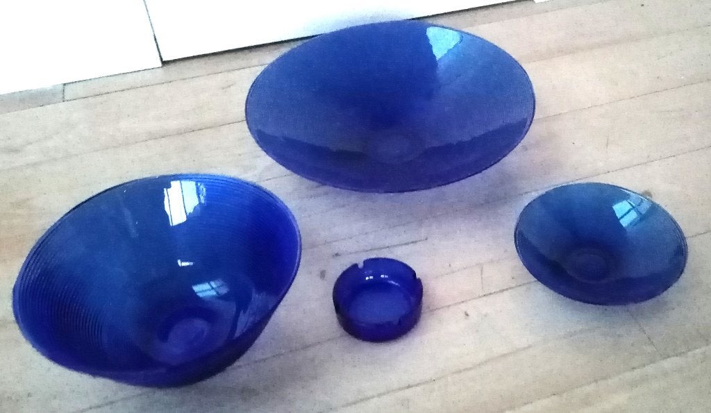 Set de 3 plats en verre bleu (saladier et autre) impeccable, Neuf, Verre, Enlèvement, Récipient(s)