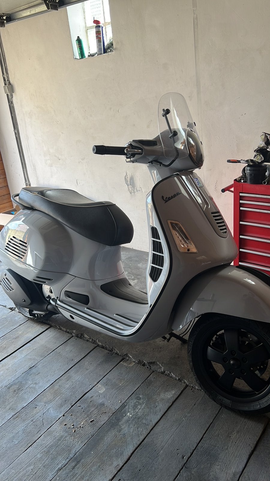 Vespa gts 125 met 250 motor, Vélos & Vélomoteurs, Scooters | Vespa, Enlèvement, Comme neuf