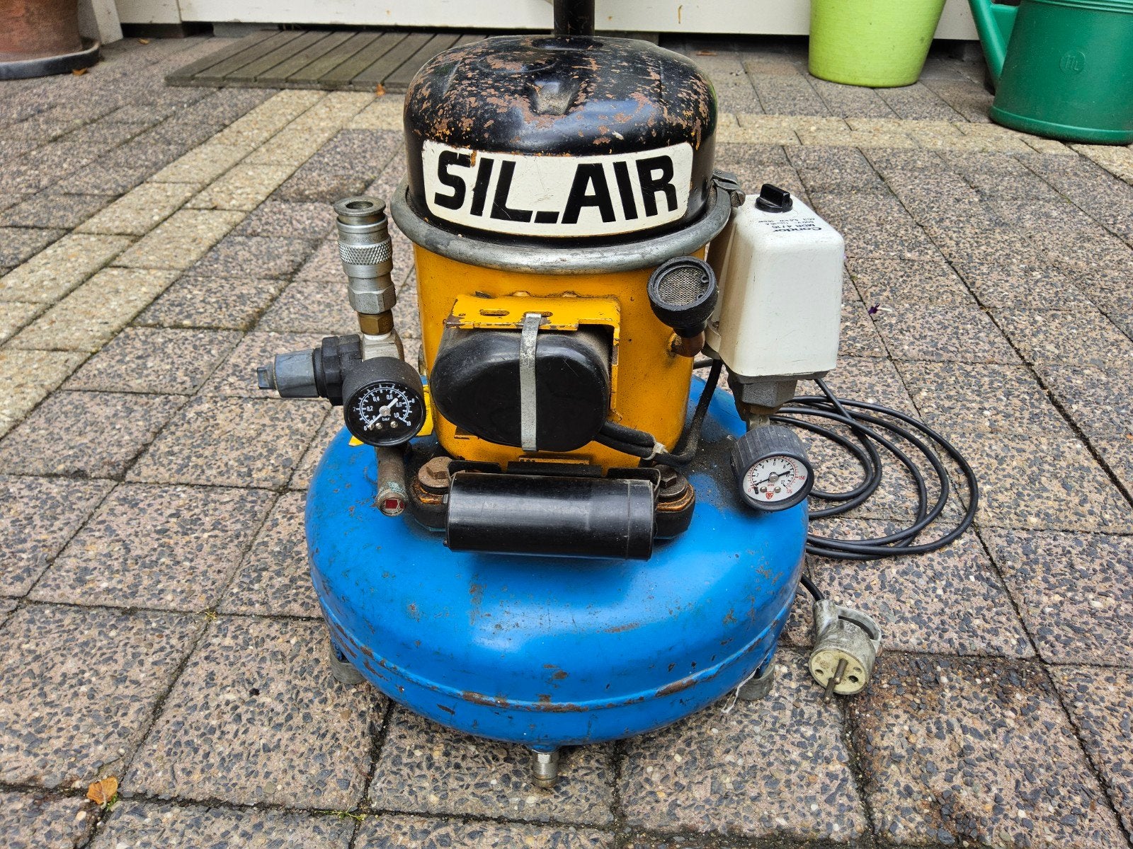 Draagbaar compressortje Silair, Doe-het-zelf en Bouw, Ophalen, Gebruikt, 6 tot 10 bar, Minder dan 200 liter/min