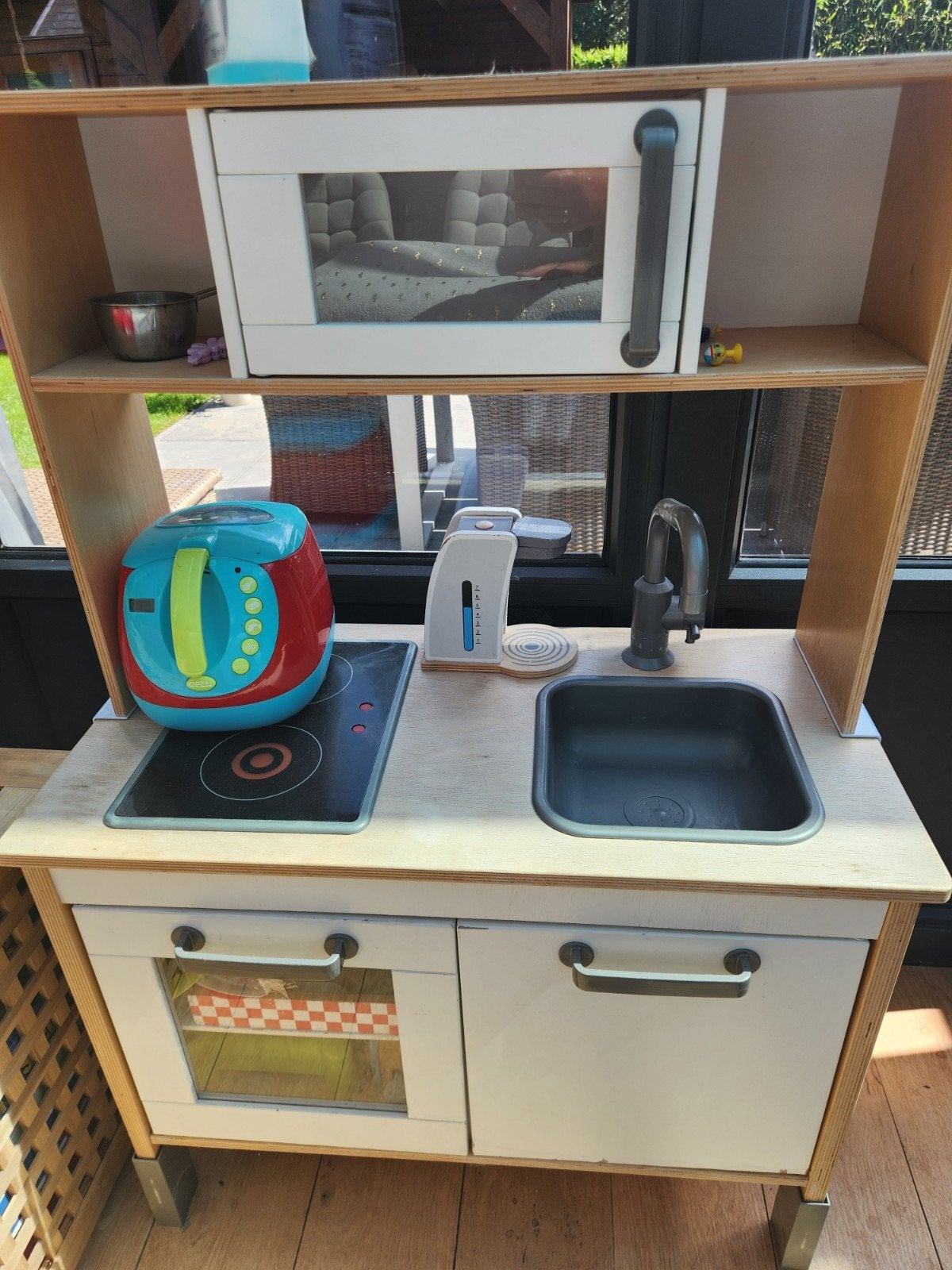 Keukentje Ikea, Enlèvement