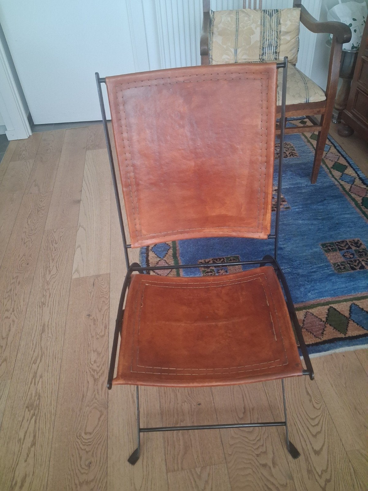 vintage stoel, smeedijzer en cognac kleurig dik leder., Ophalen