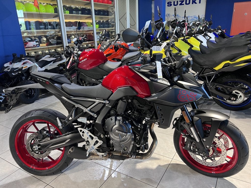 Suzuki GSX-8S, Entreprise, Plus de 35 kW, 800 cm³, Naked bike