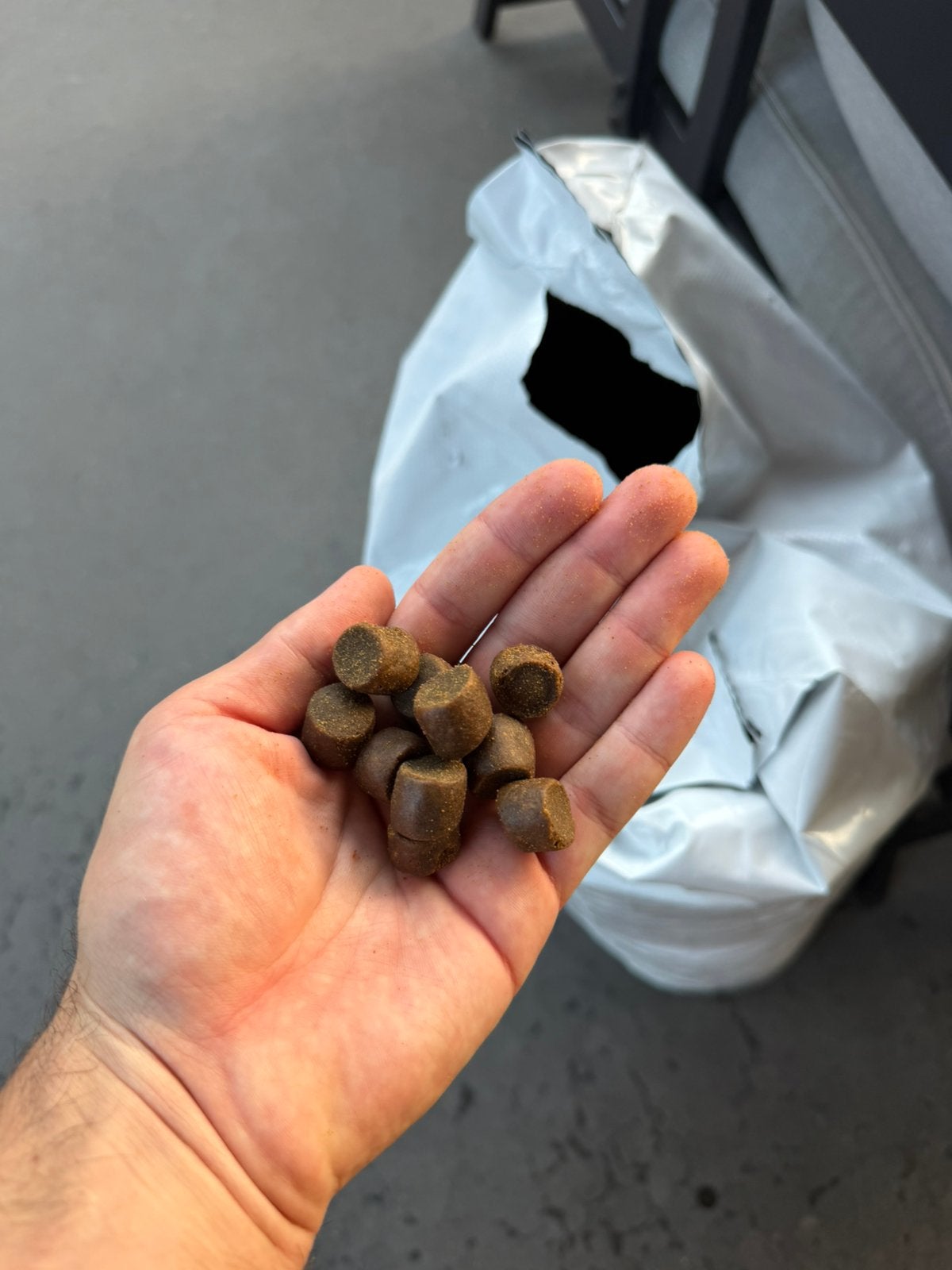 25kg karper pellets, Enlèvement