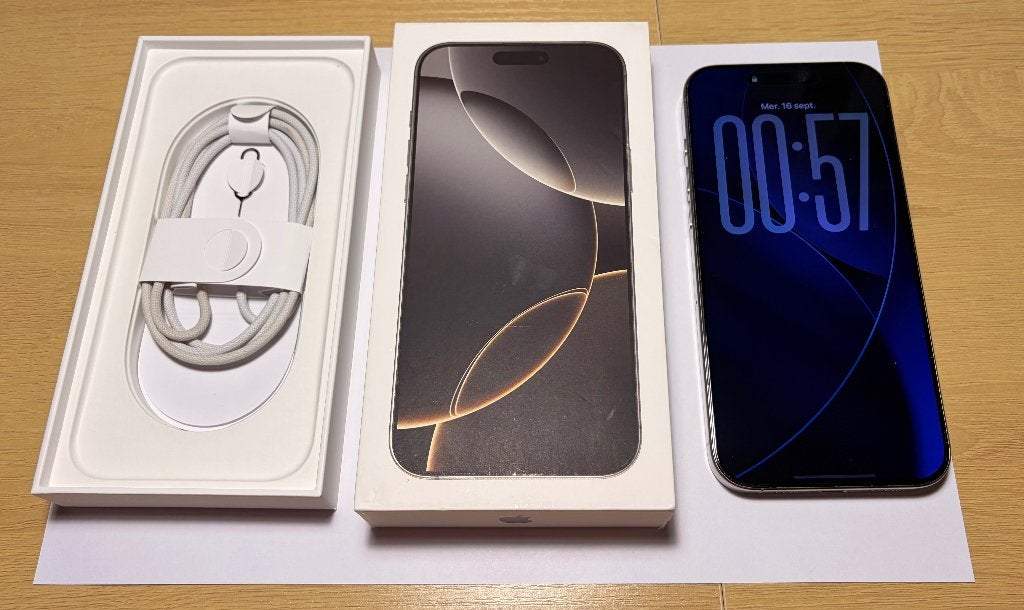 iPhone 16 Pro Max 256 Go Titane naturel Batterie 99 %, Telecommunicatie, 99 %, IPhone 16 Pro Max, Zo goed als nieuw, Zonder simlock