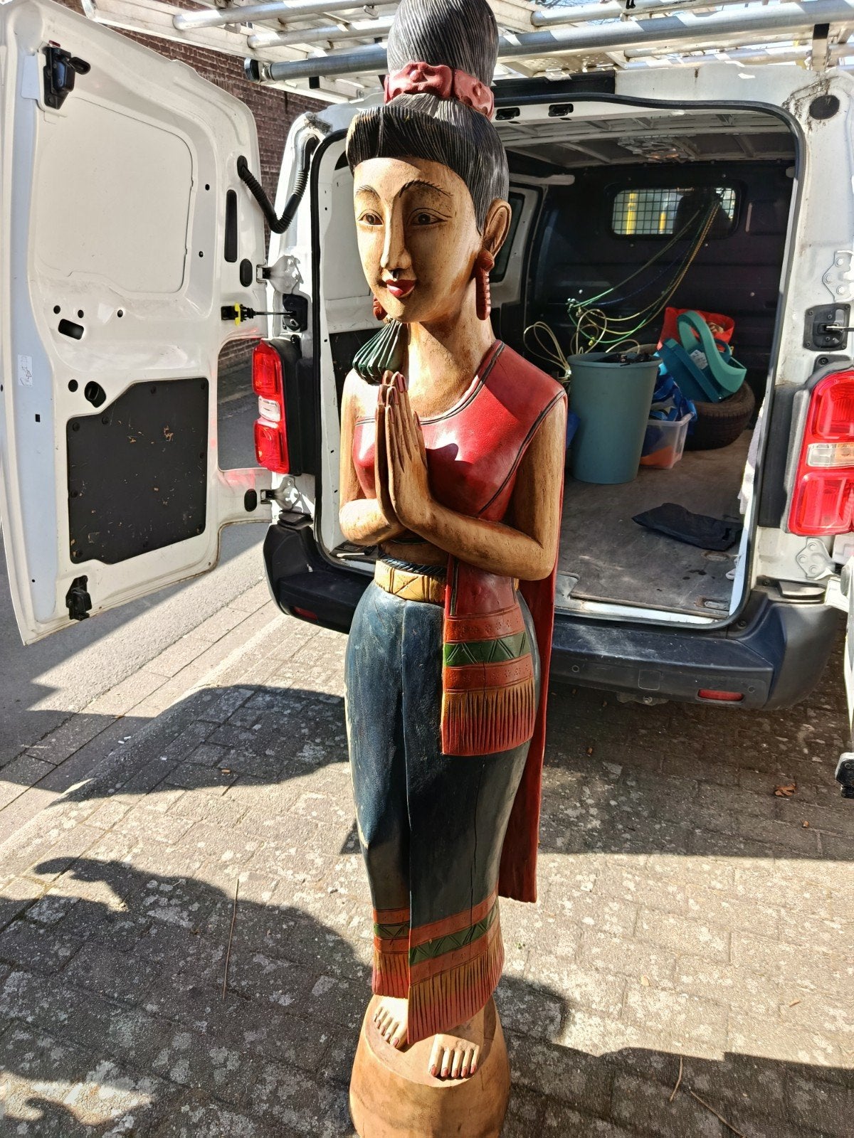 Statue en bois