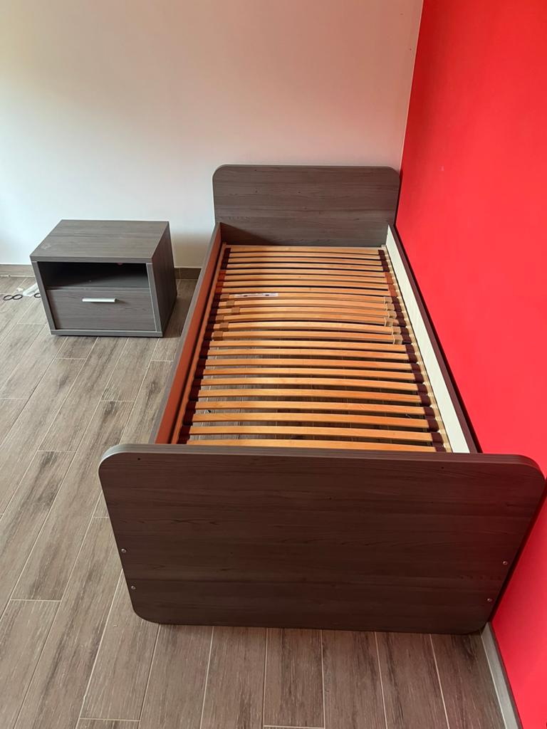Lit 1 personne avec sommier, Huis en Inrichting, Slaapkamer | Bedden, Ophalen, 90 cm, Eenpersoons, Zo goed als nieuw