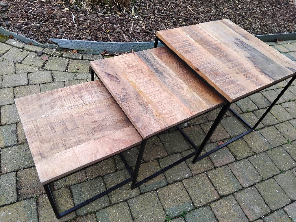 bijzettafel salontafel 3 delig in mango hout en zwart staal, Huis en Inrichting, Ophalen, Zo goed als nieuw, Hout