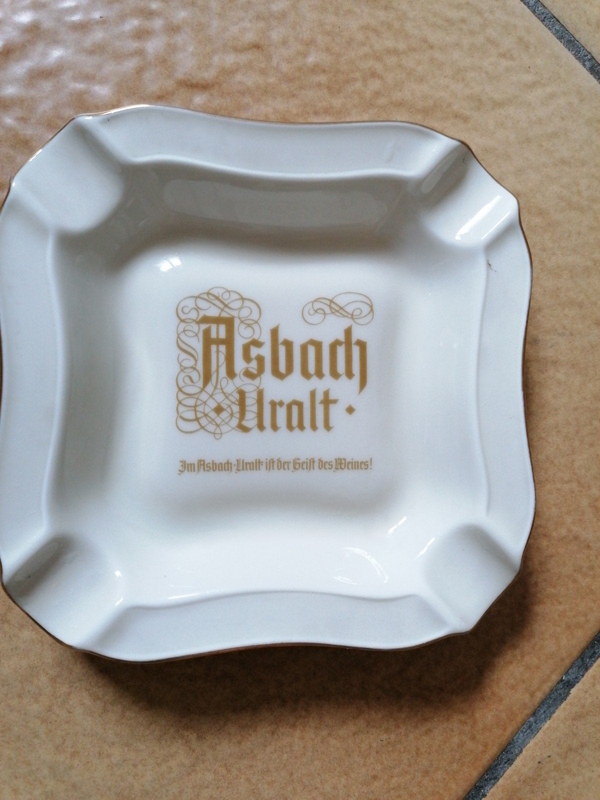 cendrier en porcelaine de H and G Heinrich, Enlèvement