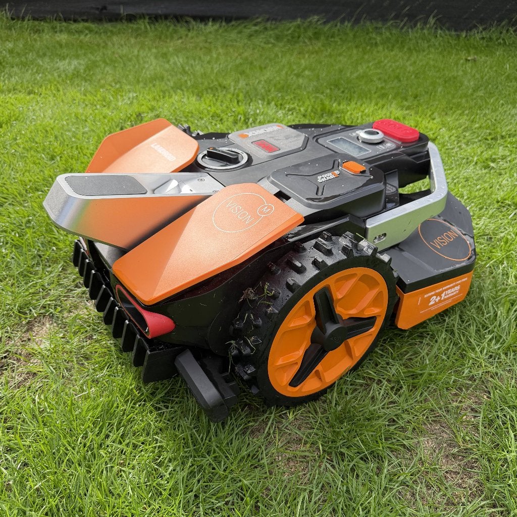 Worx Landroid Vision WR206E Robotmaaier + WA0825 Garage, 20 à 25 cm, Comme neuf, Enlèvement, Avec capteur de pluie