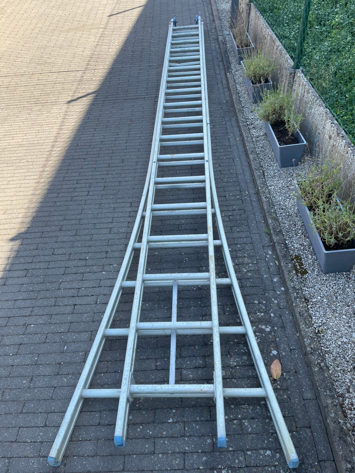 Alumini ladder 2 delen 9,40m, Doe-het-zelf en Bouw, Ladders en Trappen, Ophalen, Zo goed als nieuw, Ladder